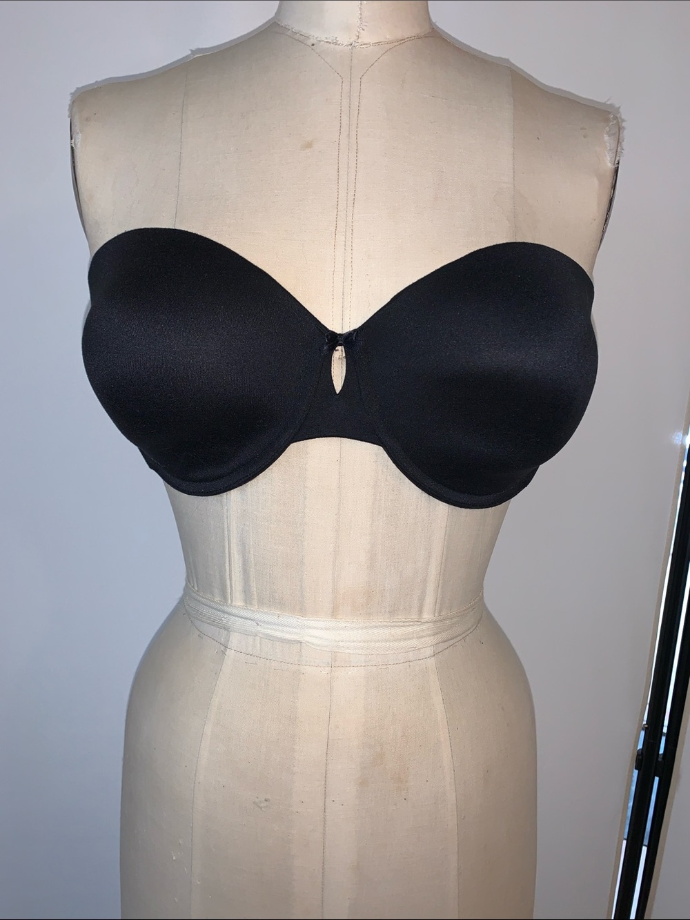 DKNY Strapless Black Bandeau Bra 34DD  perfect